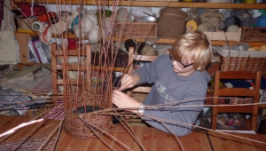 Honza na vysněném kurzu pletení košíků
