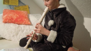 Hraje také moc ráda na flétničku
