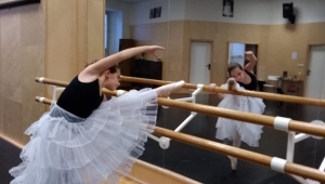 Anička při lekci baletu