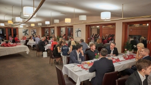 Po prezentaci čekala hosty výborná večeře. Děkujeme úžasnému hotelu Grund Resort za jejich pomoc